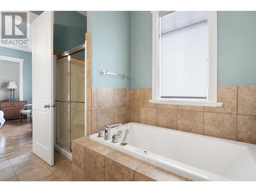 2582 St Andrews Street, Blind Bay, BC - Indoor Photo Showing Bathroom