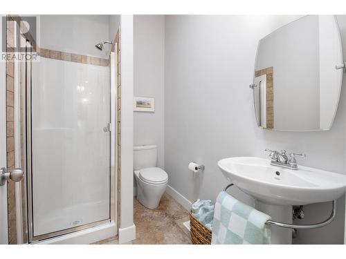 2582 St Andrews Street, Blind Bay, BC - Indoor Photo Showing Bathroom