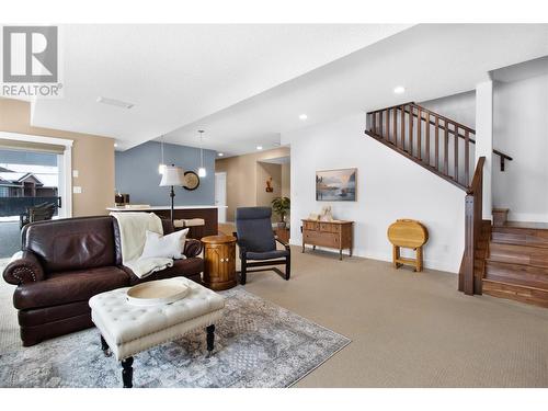 2582 St Andrews Street, Blind Bay, BC - Indoor Photo Showing Living Room