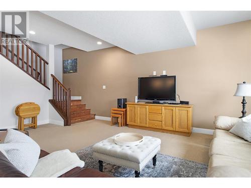 2582 St Andrews Street, Blind Bay, BC - Indoor Photo Showing Living Room