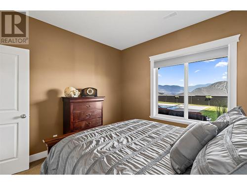 2582 St Andrews Street, Blind Bay, BC - Indoor Photo Showing Bedroom