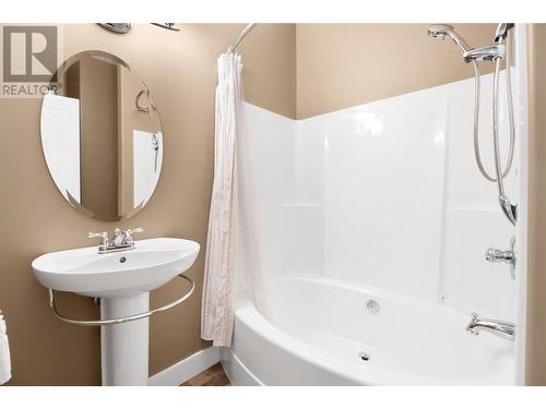 2582 St Andrews Street, Blind Bay, BC - Indoor Photo Showing Bathroom