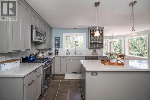 11140 Harold Drive, Prince George, BC - Indoor Photo Showing Kitchen With Upgraded Kitchen