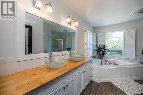 11140 Harold Drive, Prince George, BC - Indoor Photo Showing Bathroom