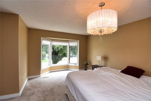 43 Glenayr Street, Hamilton, ON - Indoor Photo Showing Bedroom