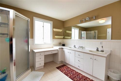 43 Glenayr Street, Hamilton, ON - Indoor Photo Showing Bathroom