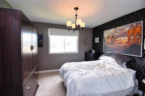 43 Glenayr Street, Hamilton, ON - Indoor Photo Showing Bedroom