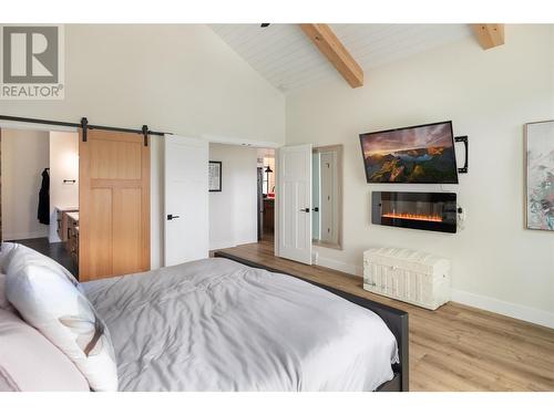 10833 Hare Road, Lake Country, BC - Indoor Photo Showing Bedroom