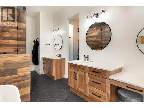 10833 Hare Road, Lake Country, BC - Indoor Photo Showing Bathroom