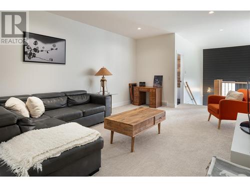 10833 Hare Road, Lake Country, BC - Indoor Photo Showing Living Room