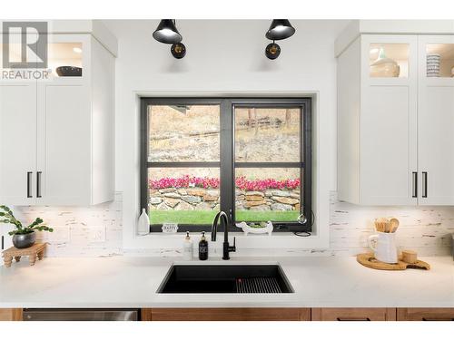 10833 Hare Road, Lake Country, BC - Indoor Photo Showing Kitchen