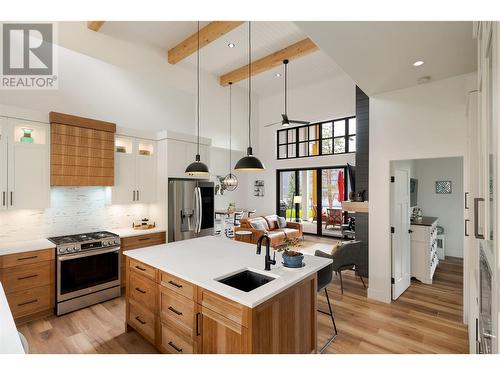 10833 Hare Road, Lake Country, BC - Indoor Photo Showing Kitchen With Upgraded Kitchen