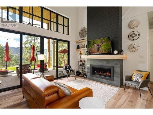 10833 Hare Road, Lake Country, BC - Indoor Photo Showing Living Room With Fireplace