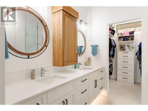 10833 Hare Road, Lake Country, BC - Indoor Photo Showing Bathroom