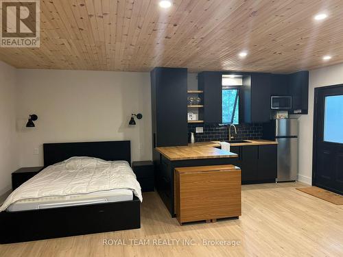 1190 High Falls Road, Bracebridge, ON - Indoor Photo Showing Bedroom