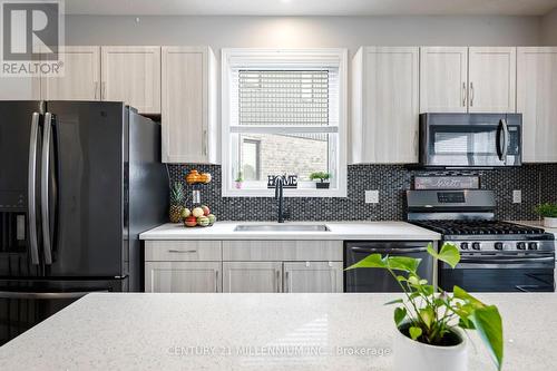 28 Sparrow Crescent, East Luther Grand Valley (Grand Valley), ON - Indoor Photo Showing Kitchen With Upgraded Kitchen