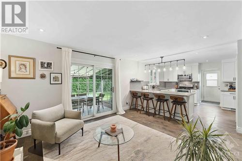 13 Beechmont Crescent, Ottawa, ON - Indoor Photo Showing Living Room