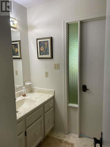 4980 Chute Lake Road, Kelowna, BC - Indoor Photo Showing Bathroom