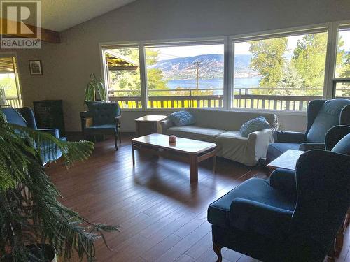 4980 Chute Lake Road, Kelowna, BC - Indoor Photo Showing Living Room