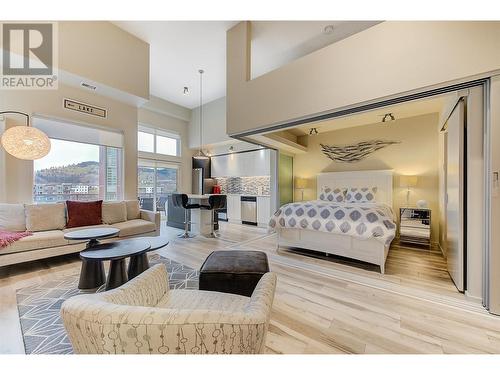 1350 St. Paul Street Unit# 603, Kelowna, BC - Indoor Photo Showing Living Room