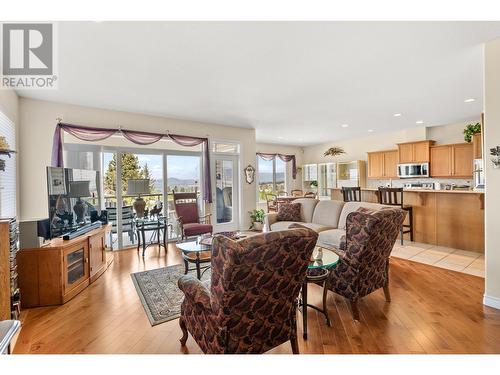 700 South Crest Drive Unit# 5 Lot# 5, Kelowna, BC - Indoor Photo Showing Living Room