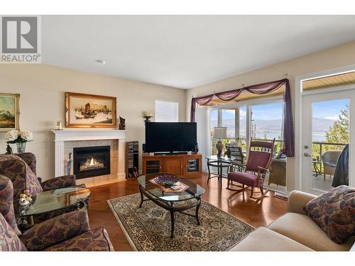 700 South Crest Drive Unit# 5 Lot# 5, Kelowna, BC - Indoor Photo Showing Living Room With Fireplace