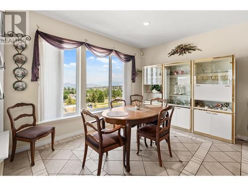 700 South Crest Drive Unit# 5 Lot# 5, Kelowna, BC - Indoor Photo Showing Dining Room