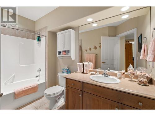 700 South Crest Drive Unit# 5 Lot# 5, Kelowna, BC - Indoor Photo Showing Bathroom