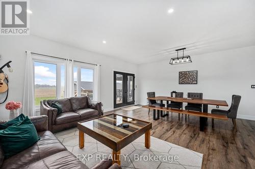 54080 Eden Line, Aylmer (Ay), ON - Indoor Photo Showing Living Room