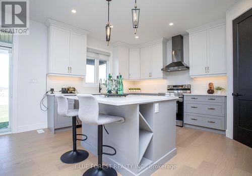 4 Five Stakes Street, Southwold (Talbotville), ON - Indoor Photo Showing Kitchen With Upgraded Kitchen