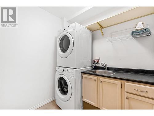 2110 Hoy Street Unit# 308, Kelowna, BC - Indoor Photo Showing Laundry Room