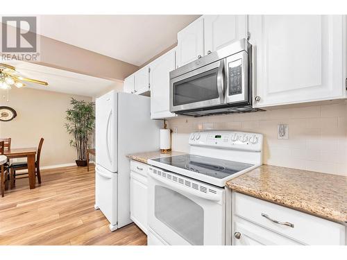 2110 Hoy Street Unit# 308, Kelowna, BC - Indoor Photo Showing Kitchen