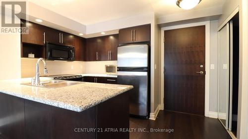 662 - 23 Cox Boulevard, Markham (Unionville), ON - Indoor Photo Showing Kitchen With Double Sink With Upgraded Kitchen