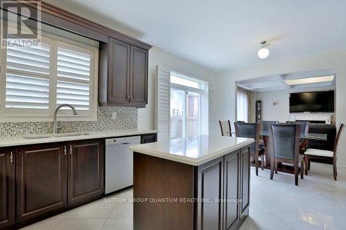 25 Clearfield Drive, Brampton, ON - Indoor Photo Showing Kitchen With Upgraded Kitchen