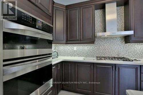 25 Clearfield Drive, Brampton, ON - Indoor Photo Showing Kitchen With Upgraded Kitchen