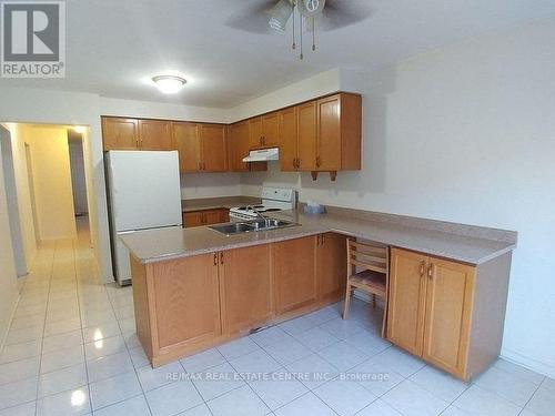 4757 Rosebush Road, Mississauga, ON - Indoor Photo Showing Kitchen With Double Sink