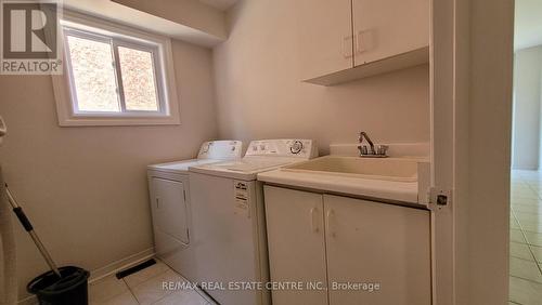 4757 Rosebush Road, Mississauga, ON - Indoor Photo Showing Laundry Room