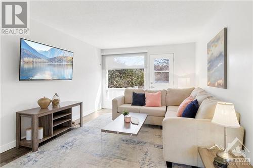 170 Rothesay Drive, Ottawa, ON - Indoor Photo Showing Living Room