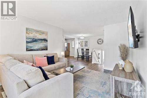 170 Rothesay Drive, Ottawa, ON - Indoor Photo Showing Living Room