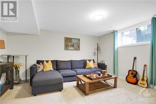 Family room - 915 Guinness Crescent, Ottawa, ON - Indoor Photo Showing Living Room