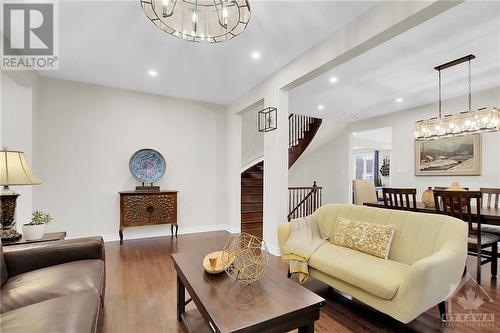 Spacious living room - 915 Guinness Crescent, Ottawa, ON - Indoor Photo Showing Living Room