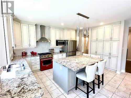 915 Guinness Crescent, Ottawa, ON - Indoor Photo Showing Kitchen With Upgraded Kitchen