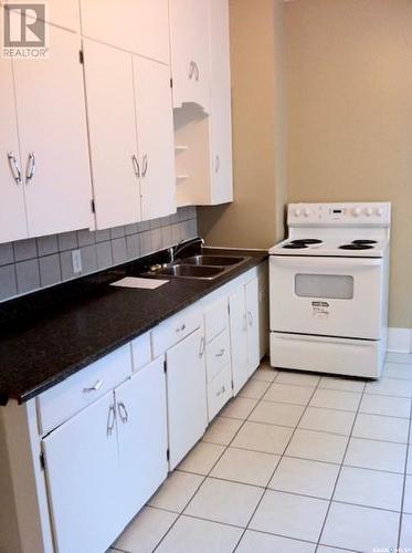 2312 Montreal Street, Regina, SK - Indoor Photo Showing Kitchen With Double Sink