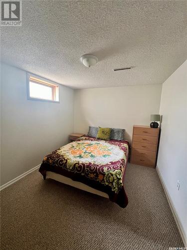 224-230 18Th Avenue Ne, Swift Current, SK - Indoor Photo Showing Bedroom