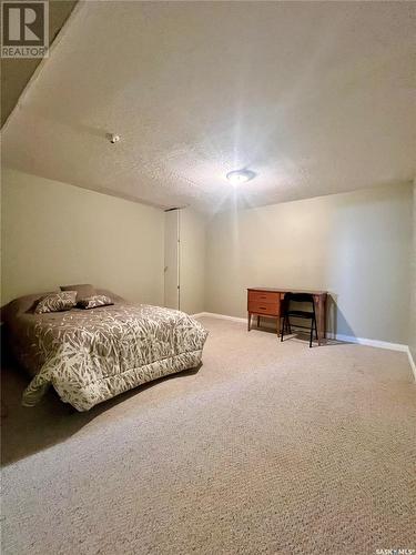 224-230 18Th Avenue Ne, Swift Current, SK - Indoor Photo Showing Bedroom