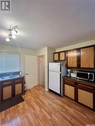 224-230 18Th Avenue Ne, Swift Current, SK - Indoor Photo Showing Kitchen With Double Sink