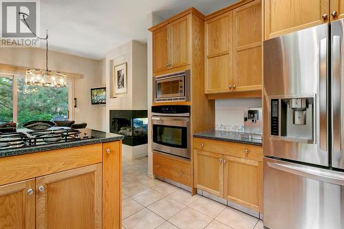 3924 Gallaghers Parkway, Kelowna, BC - Indoor Photo Showing Kitchen