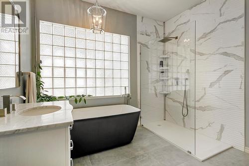 3924 Gallaghers Parkway, Kelowna, BC - Indoor Photo Showing Bathroom