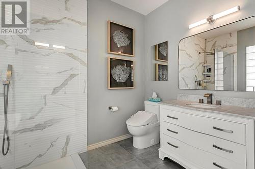 3924 Gallaghers Parkway, Kelowna, BC - Indoor Photo Showing Bathroom