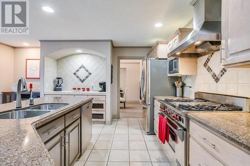 944 Purcell Court, Kelowna, BC - Indoor Photo Showing Kitchen With Double Sink